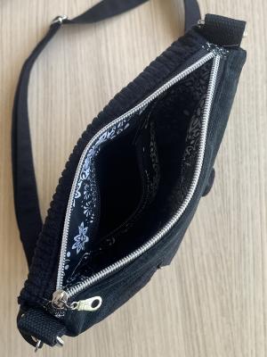 "Flickenwerk II mit Tasche" - SCHWARZ